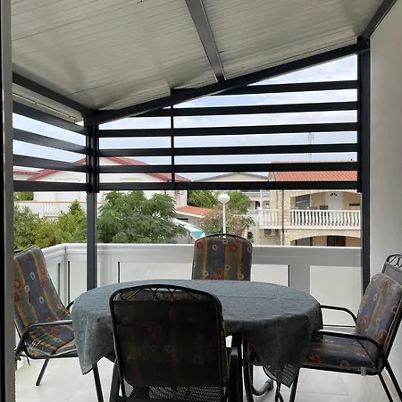 Apartments Vir