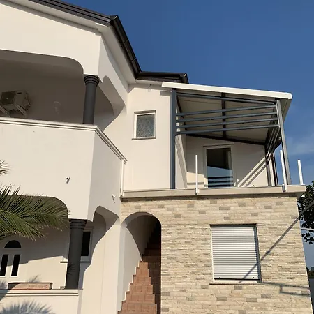 Apartments Vir