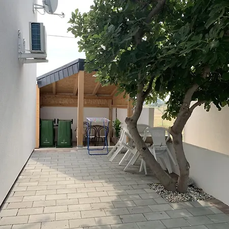 Apartament Apartments Vir *