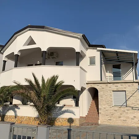 Apartament Apartments Vir