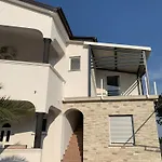 Apartments Vir