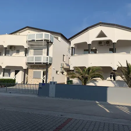 Apartments Vir * Vir