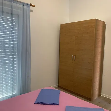 Apartments Vir