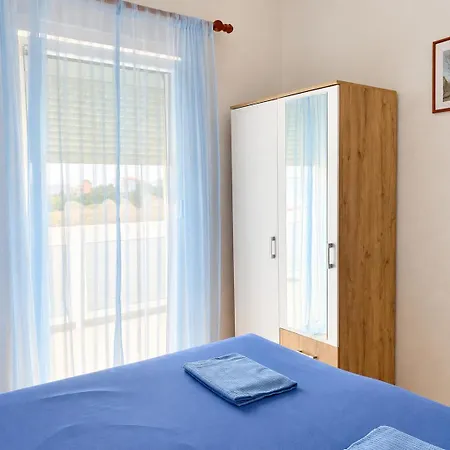Apartments Vir *