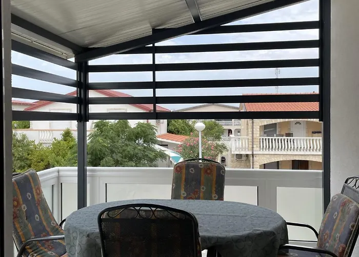 Apartments Vir