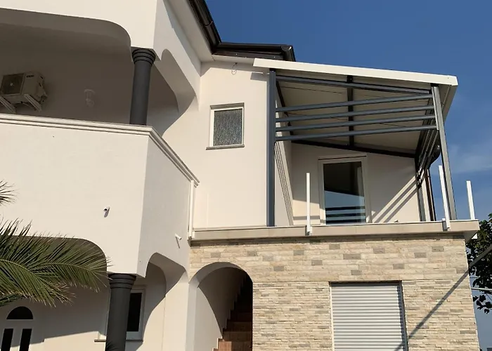 Apartments Vir